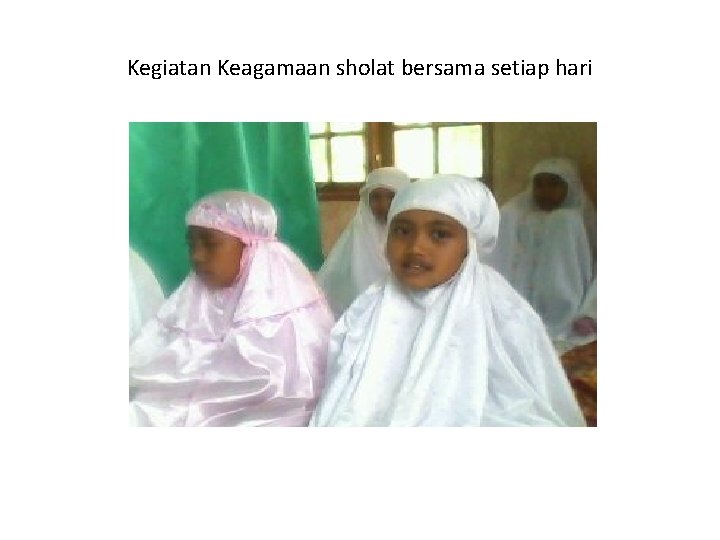 Kegiatan Keagamaan sholat bersama setiap hari 