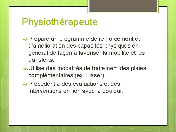 Physiothérapeute Prépare un programme de renforcement et d’amélioration des capacités physiques en général de