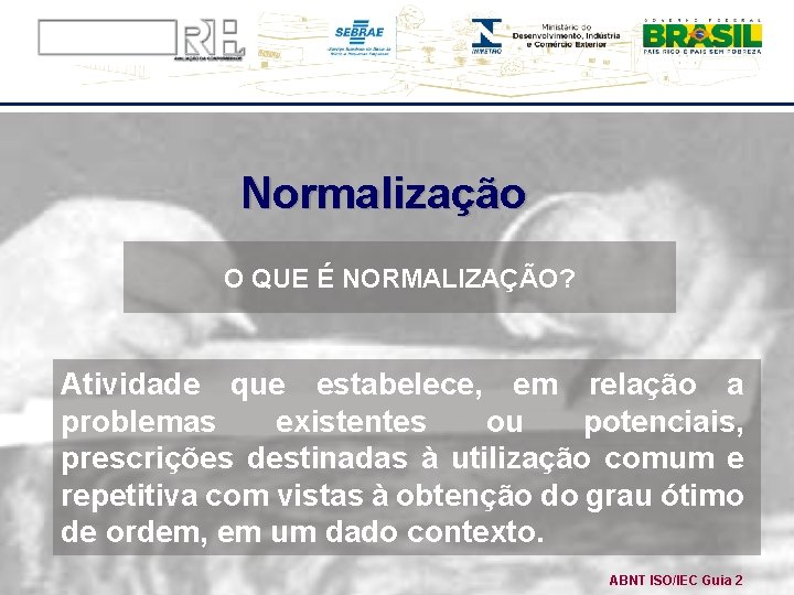 Normalização O QUE É NORMALIZAÇÃO? Atividade que estabelece, em relação a problemas existentes ou