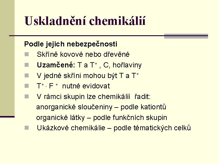 Uskladnění chemikálií Podle jejich nebezpečnosti n Skříně kovové nebo dřevěné n Uzamčené: T a