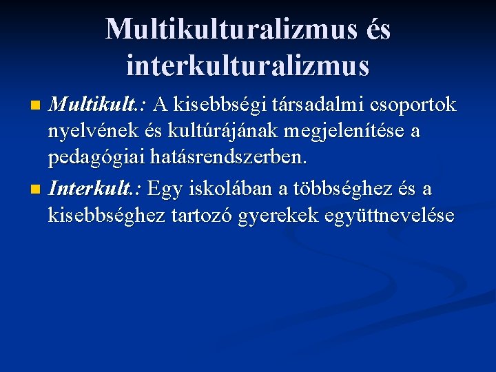 Multikulturalizmus és interkulturalizmus Multikult. : A kisebbségi társadalmi csoportok nyelvének és kultúrájának megjelenítése a