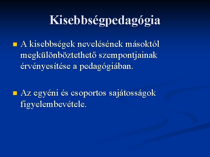 Kisebbségpedagógia n A kisebbségek nevelésének másoktól megkülönböztethető szempontjainak érvényesítése a pedagógiában. n Az egyéni