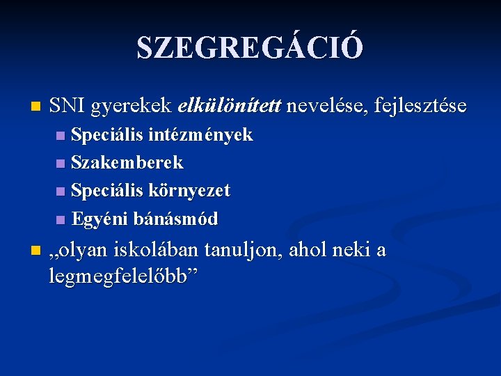 SZEGREGÁCIÓ n SNI gyerekek elkülönített nevelése, fejlesztése Speciális intézmények n Szakemberek n Speciális környezet