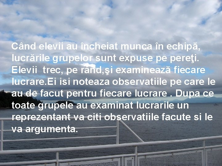 Când elevii au încheiat munca în echipă, lucrările grupelor sunt expuse pe pereţi. Elevii