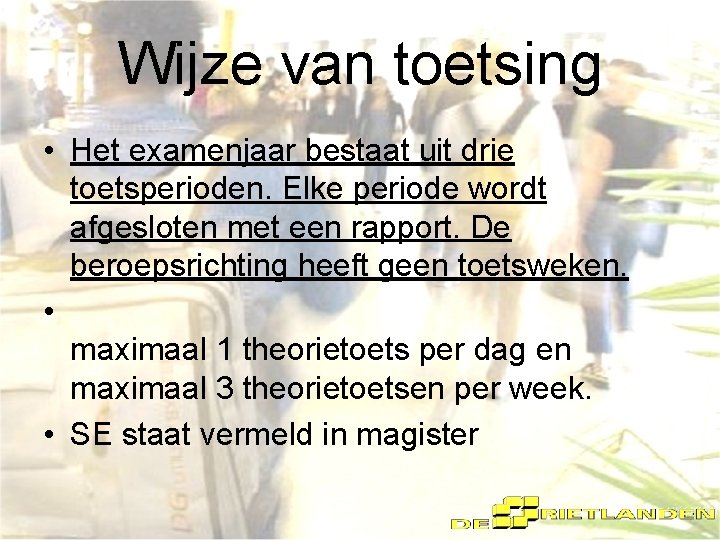 Wijze van toetsing • Het examenjaar bestaat uit drie toetsperioden. Elke periode wordt afgesloten