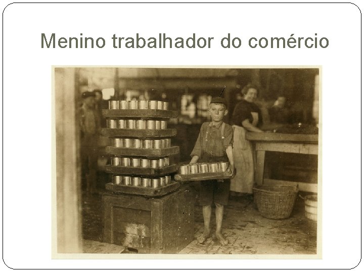 Menino trabalhador do comércio 