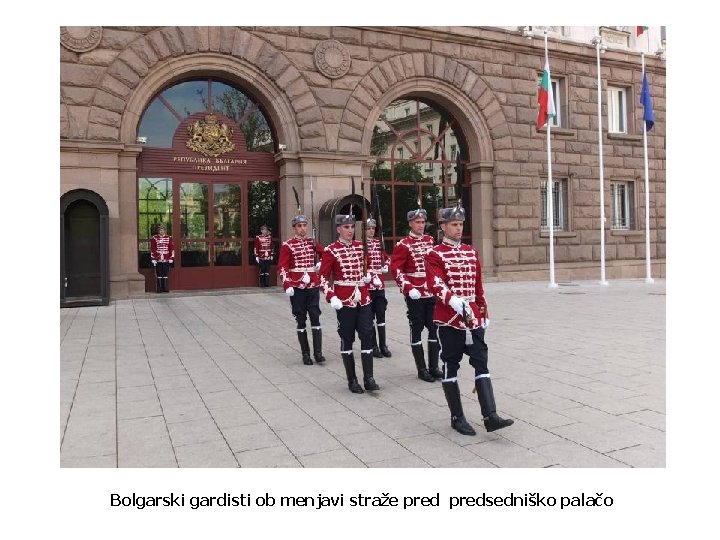 Bolgarski gardisti ob menjavi straže predsedniško palačo 