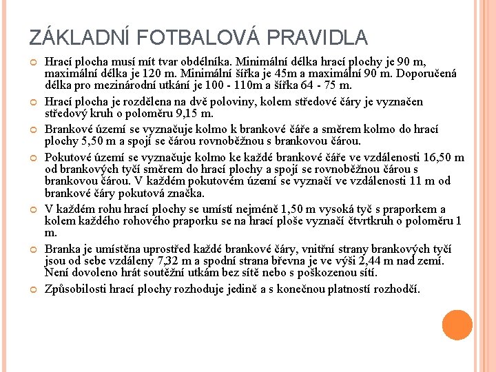 ZÁKLADNÍ FOTBALOVÁ PRAVIDLA Hrací plocha musí mít tvar obdélníka. Minimální délka hrací plochy je