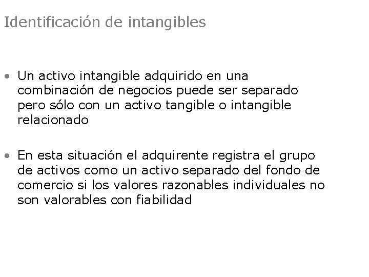 Identificación de intangibles • Un activo intangible adquirido en una combinación de negocios puede