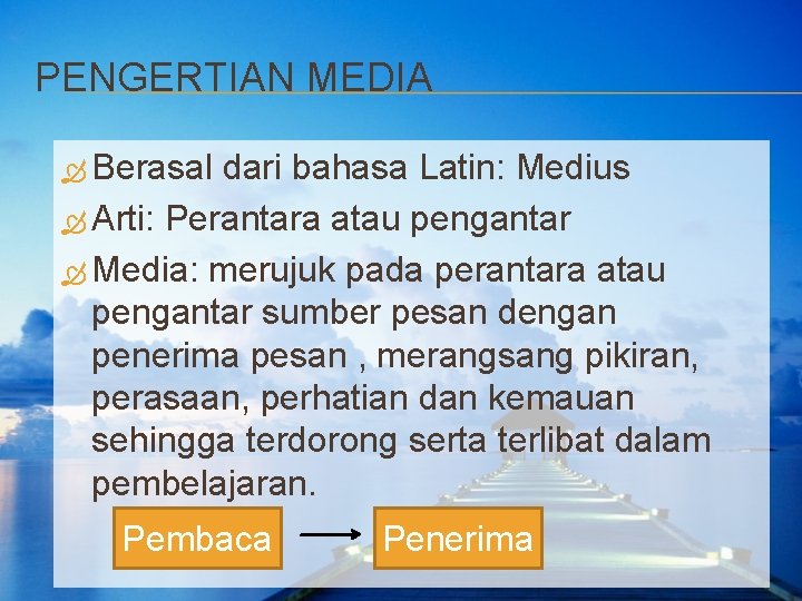 PENGERTIAN MEDIA Berasal dari bahasa Latin: Medius Arti: Perantara atau pengantar Media: merujuk pada
