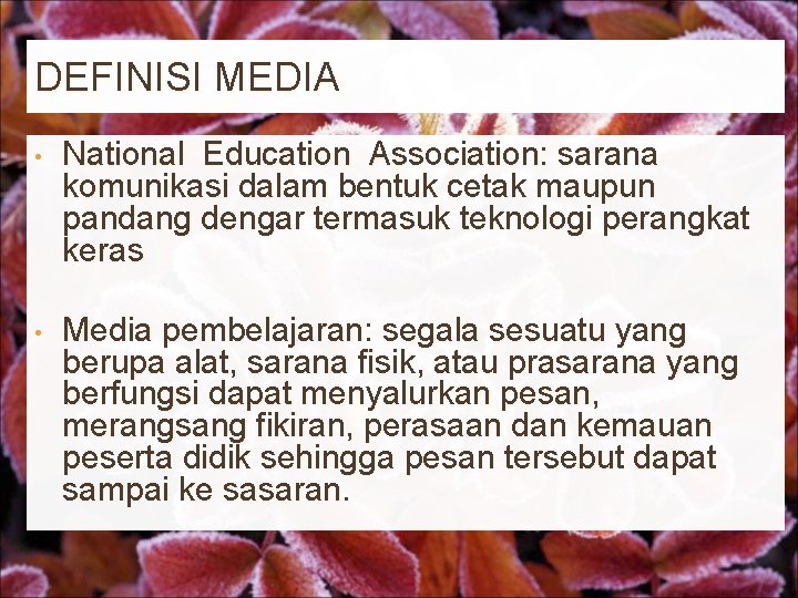 DEFINISI MEDIA • National Education Association: sarana komunikasi dalam bentuk cetak maupun pandang dengar