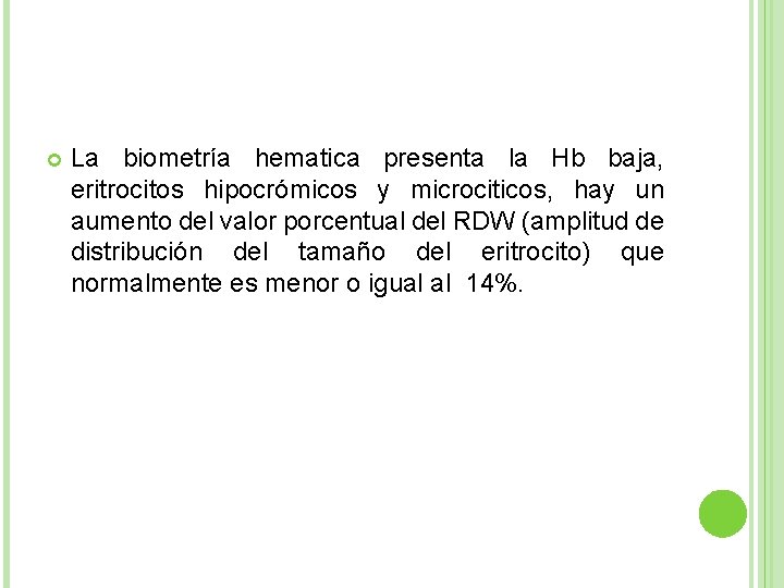  La biometría hematica presenta la Hb baja, eritrocitos hipocrómicos y microciticos, hay un