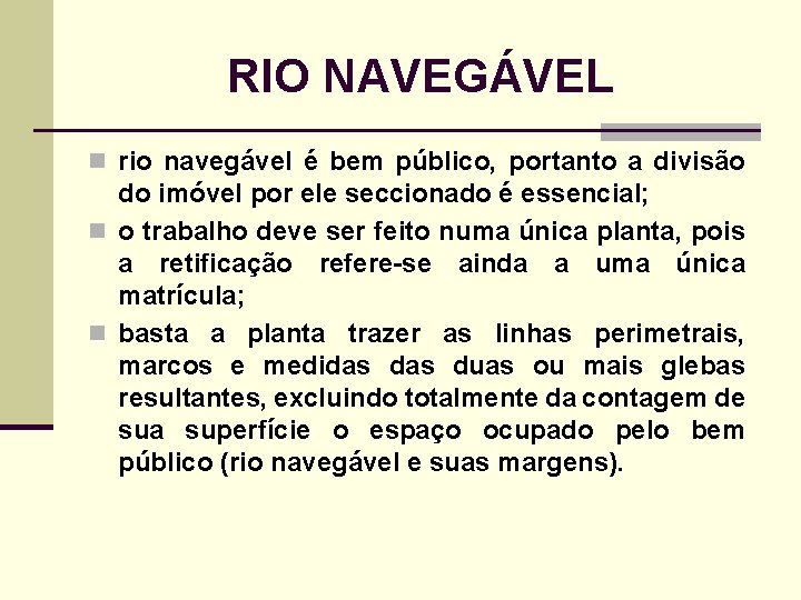 RIO NAVEGÁVEL n rio navegável é bem público, portanto a divisão do imóvel por