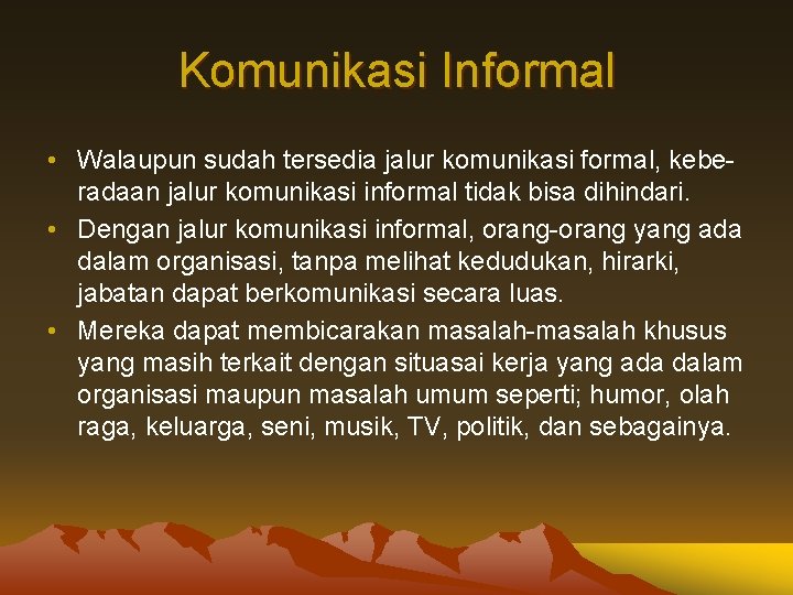 Komunikasi Informal • Walaupun sudah tersedia jalur komunikasi formal, keberadaan jalur komunikasi informal tidak