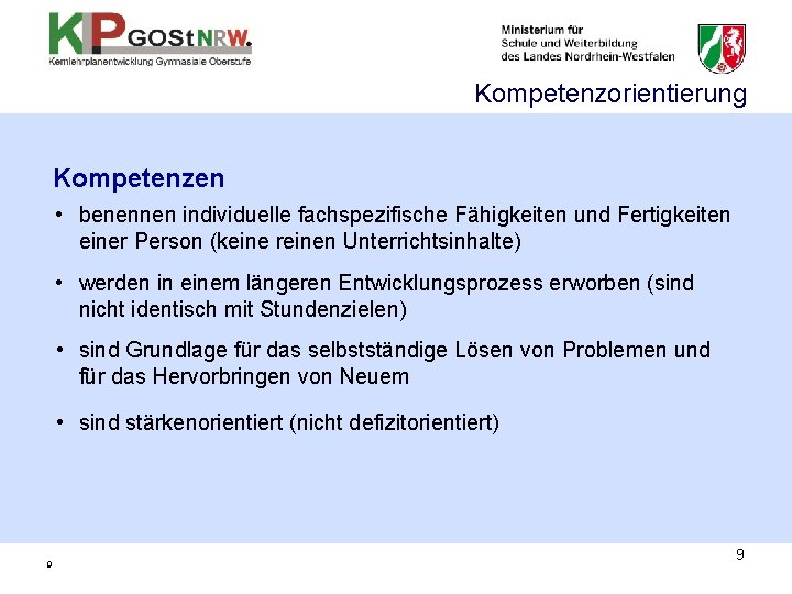 Kompetenzorientierung Kompetenzen • benennen individuelle fachspezifische Fähigkeiten und Fertigkeiten einer Person (keine reinen Unterrichtsinhalte) Kompetenzorientierung Kompetenzen • benennen individuelle fachspezifische Fähigkeiten und Fertigkeiten einer Person (keine reinen Unterrichtsinhalte)