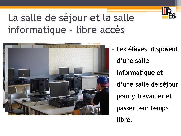 La salle de séjour et la salle informatique – libre accès • Les élèves