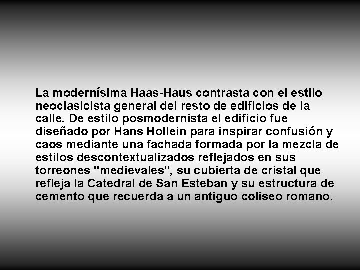 La modernísima Haas-Haus contrasta con el estilo neoclasicista general del resto de edificios de