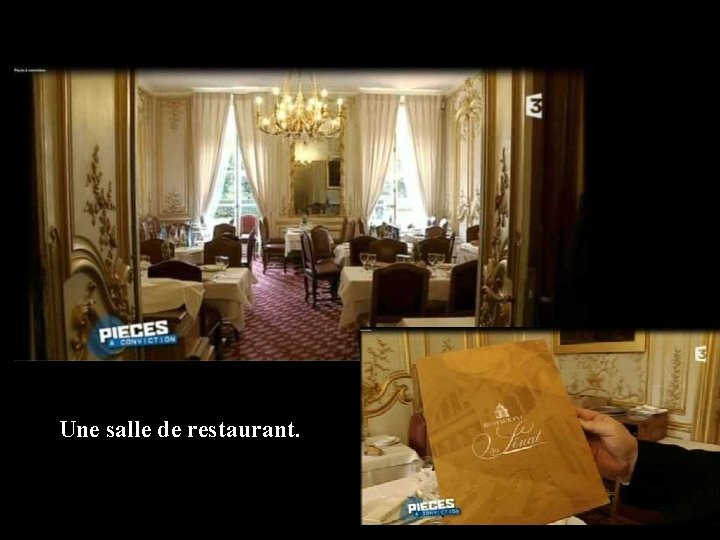 Une salle de restaurant. 