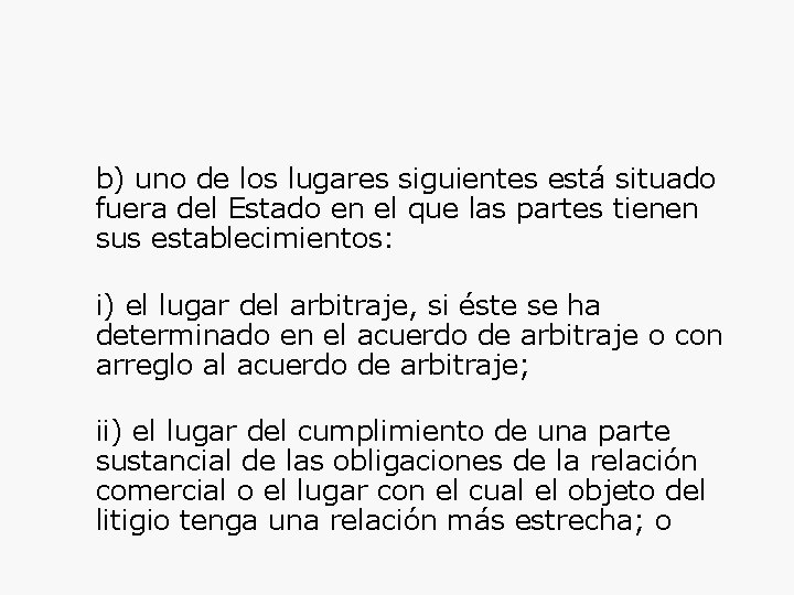 b) uno de los lugares siguientes está situado fuera del Estado en el que