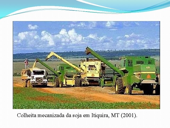 Colheita mecanizada da soja em Itiquira, MT (2001). 