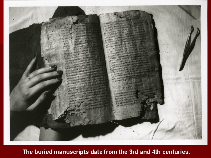 The buried manuscripts date from the 3 rd and 4 th centuries. 
