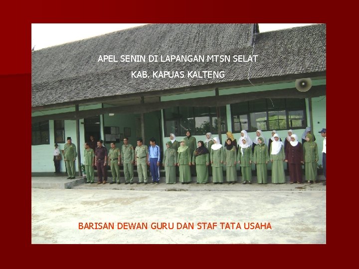 APEL SENIN DI LAPANGAN MTSN SELAT KAB. KAPUAS KALTENG BARISAN DEWAN GURU DAN STAF