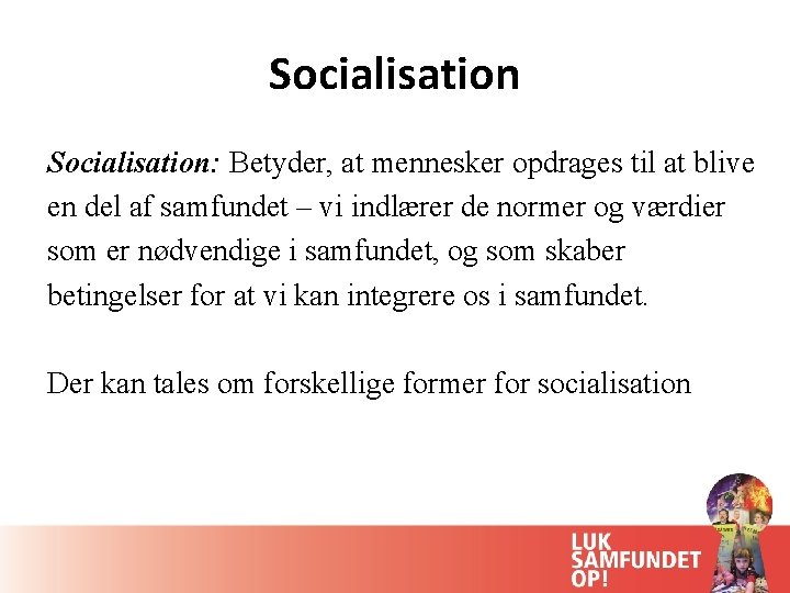 Socialisation: Betyder, at mennesker opdrages til at blive en del af samfundet – vi