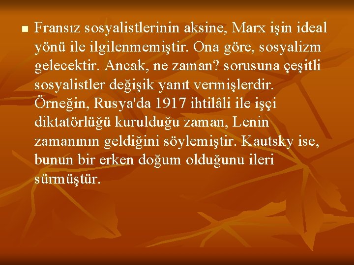 n Fransız sosyalistlerinin aksine, Marx işin ideal yönü ile ilgilenmemiştir. Ona göre, sosyalizm gelecektir.