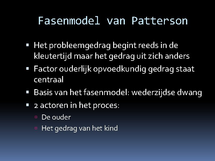 Fasenmodel van Patterson Het probleemgedrag begint reeds in de kleutertijd maar het gedrag uit