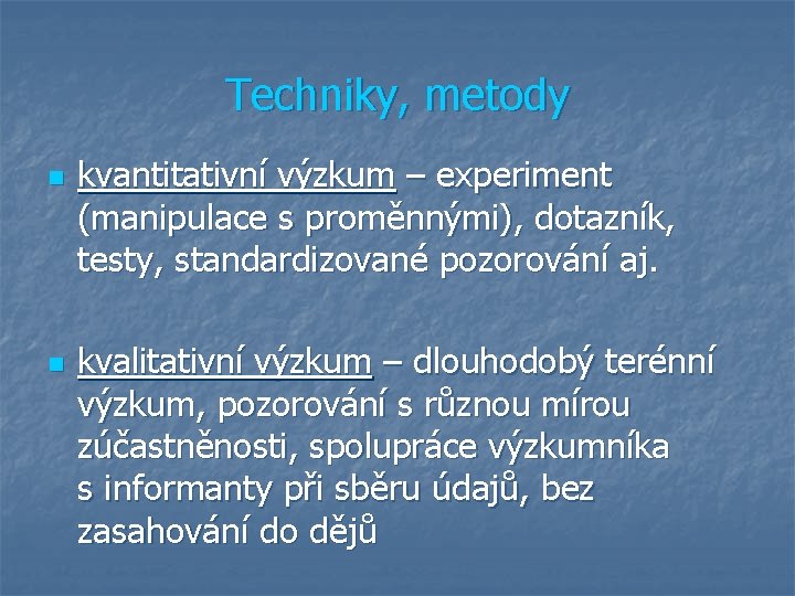 Techniky, metody n n kvantitativní výzkum – experiment (manipulace s proměnnými), dotazník, testy, standardizované