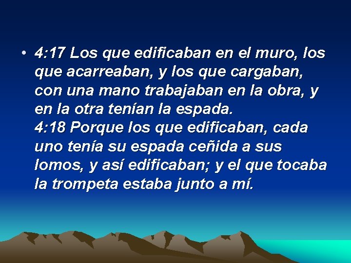  • 4: 17 Los que edificaban en el muro, los que acarreaban, y