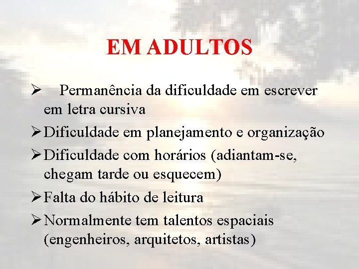 EM ADULTOS Ø Permanência da dificuldade em escrever em letra cursiva Ø Dificuldade em