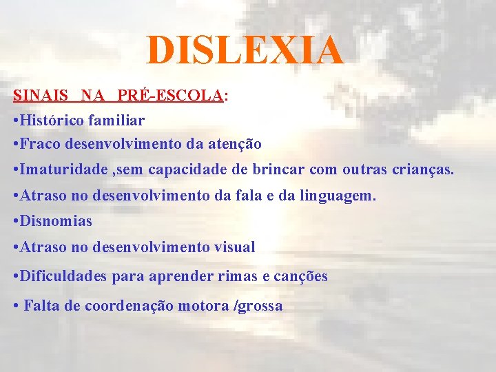 DISLEXIA SINAIS NA PRÉ-ESCOLA: • Histórico familiar • Fraco desenvolvimento da atenção • Imaturidade