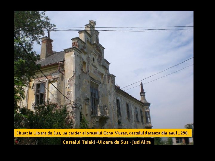 Situat in Uioara de Sus, un cartier al orasului Ocna Mures, castelul dateaza din