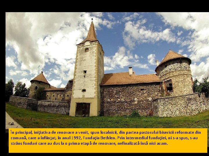 În principal, iniţiativa de renovare a venit, spun localnicii, din partea pastorului bisericii reformate