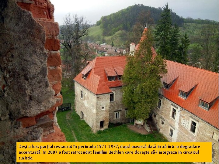 Deși a fost parțial restaurat în perioada 1971 -1977, după această dată intră într-o