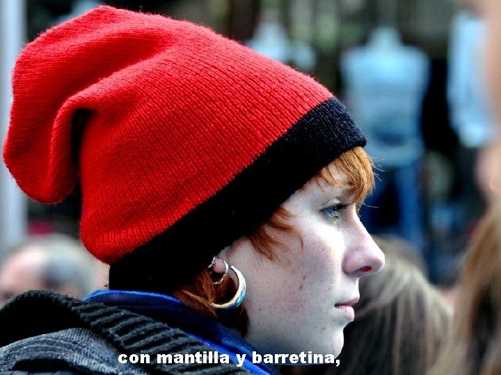 con mantilla y barretina, 