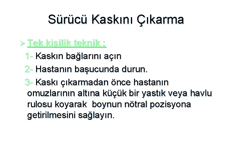 Sürücü Kaskını Çıkarma Ø Tek kişilik teknik : 1 - Kaskın bağlarını açın 2