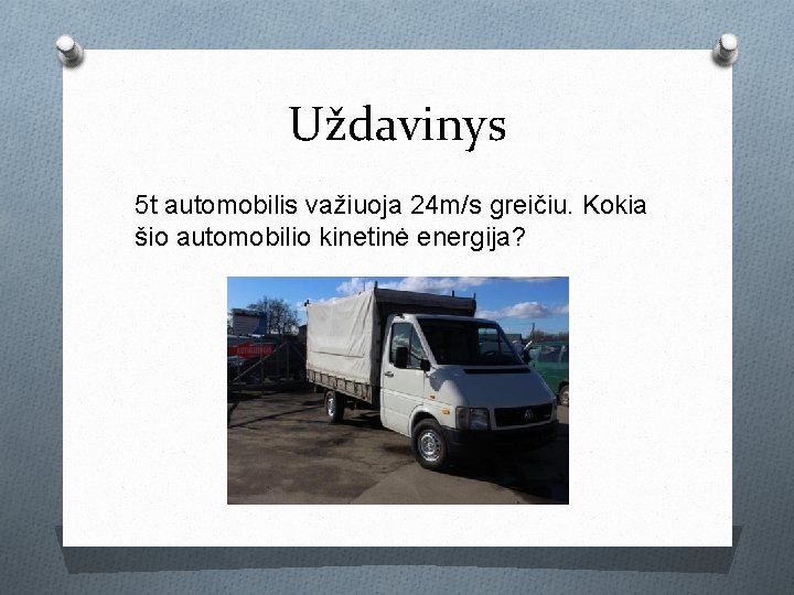 Uždavinys 5 t automobilis važiuoja 24 m/s greičiu. Kokia šio automobilio kinetinė energija? 