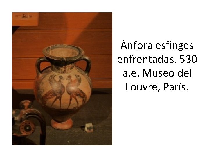 Ánfora esfinges enfrentadas. 530 a. e. Museo del Louvre, París. 