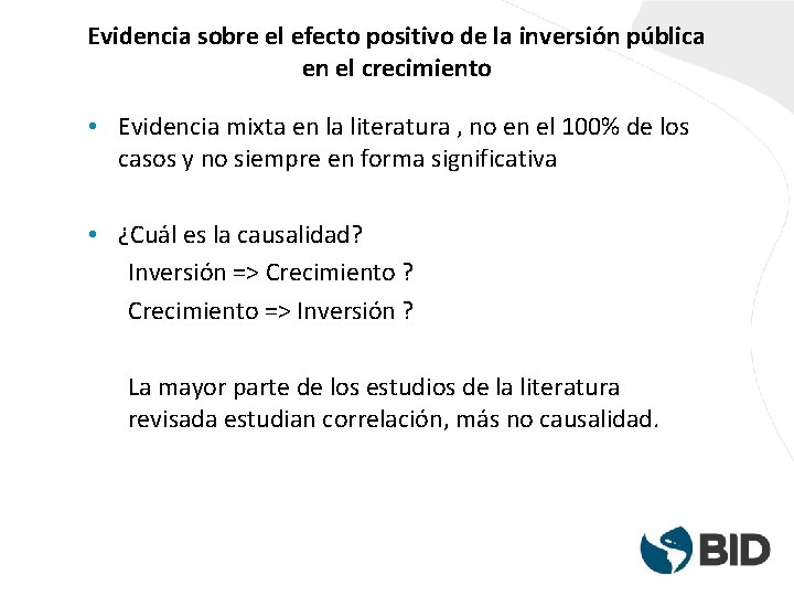 Evidencia sobre el efecto positivo de la inversión pública en el crecimiento • Evidencia