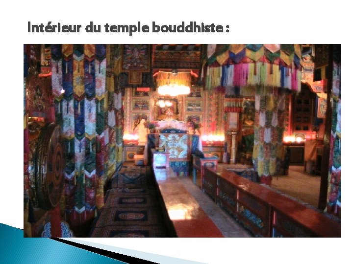 Intérieur du temple bouddhiste : 