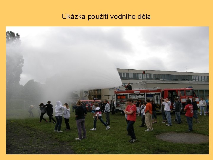 Ukázka použití vodního děla 