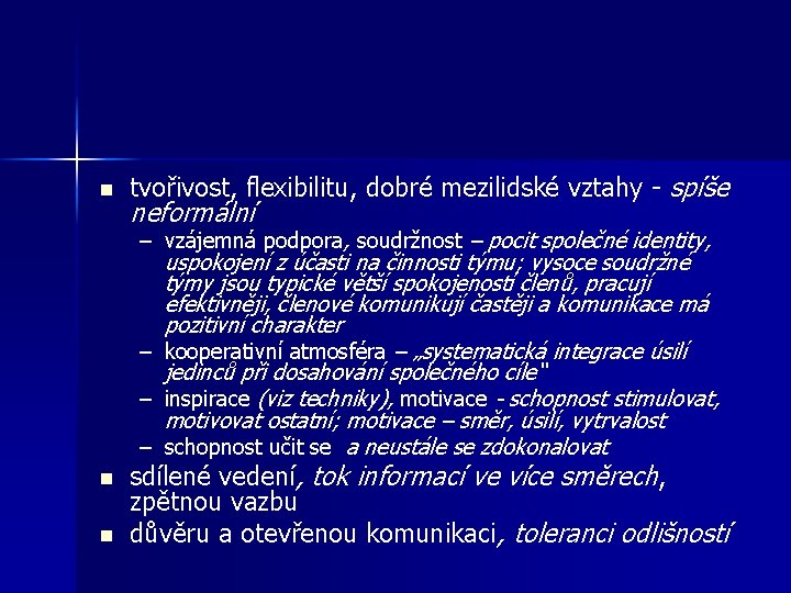 n tvořivost, flexibilitu, dobré mezilidské vztahy - spíše neformální – vzájemná podpora, soudržnost –