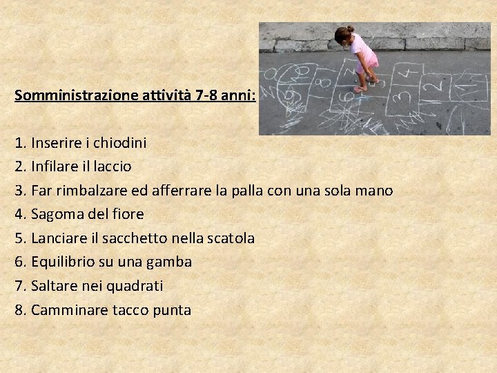Somministrazione attività 7 -8 anni: 1. Inserire i chiodini 2. Infilare il laccio 3.