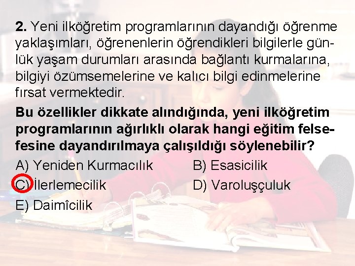 2. Yeni ilköğretim programlarının dayandığı öğrenme yaklaşımları, öğrenenlerin öğrendikleri bilgilerle günlük yaşam durumları arasında