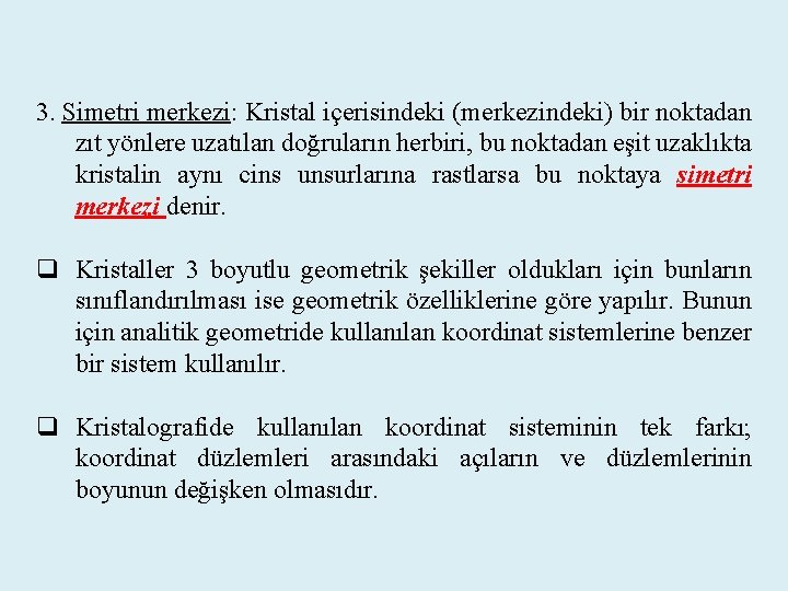 3. Simetri merkezi: Kristal içerisindeki (merkezindeki) bir noktadan zıt yönlere uzatılan doğruların herbiri, bu