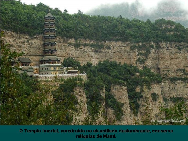 O Templo Imortal, construído no alcantilado deslumbrante, conserva relíquias de Mami. 