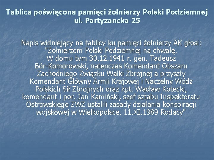 Tablica poświęcona pamięci żołnierzy Polski Podziemnej ul. Partyzancka 25 Napis widniejący na tablicy ku