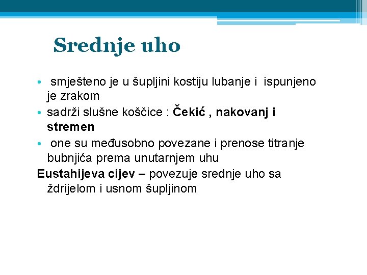 Srednje uho • smješteno je u šupljini kostiju lubanje i ispunjeno je zrakom •